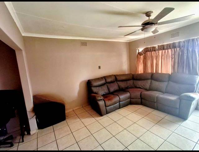 3 BEDROOM TOWNHOUSE FOR SALE IN FLAMWOOD